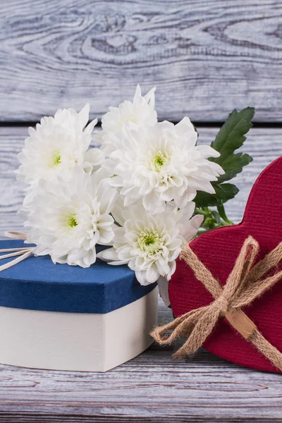 День Святого Валентина фон с цветами и подарками . — стоковое фото