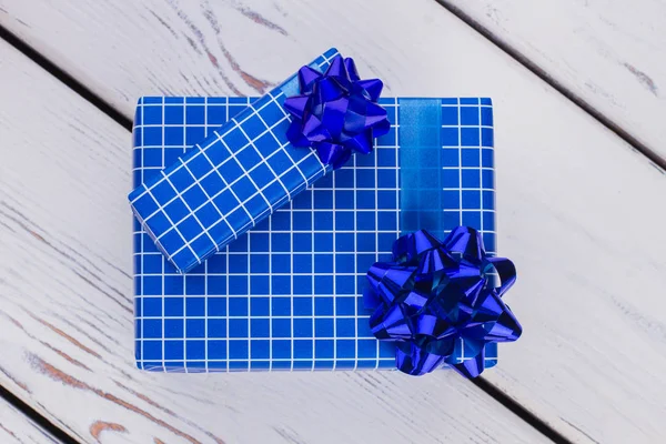 Geschenkboxen auf hellem Hintergrund. — Stockfoto