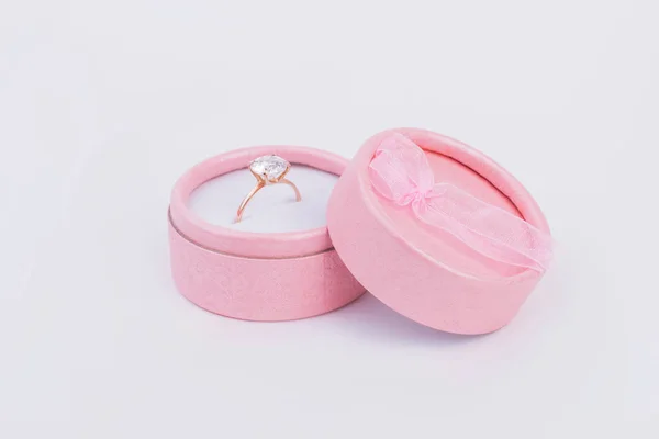 Goldring Mit Diamant Geschenkbox Rosa Geschenkbox Mit Verlobungsring Luxusgeschenk Für — Stockfoto