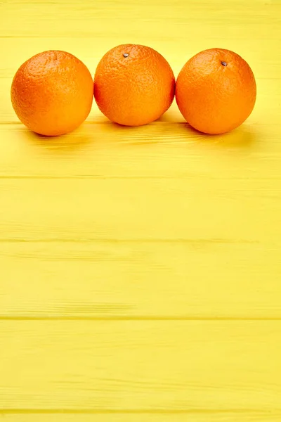 Laranjas maduras e espaço de cópia . — Fotografia de Stock