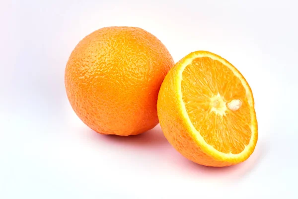 Friss, érett narancs-ra könnyű háttér. — Stock Fotó