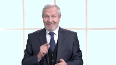 Üst düzey uzmanlık gri saçlı işadamı.