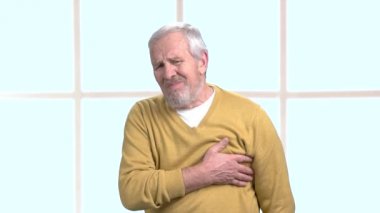 Komuta sizde kalp ağrısı olan.