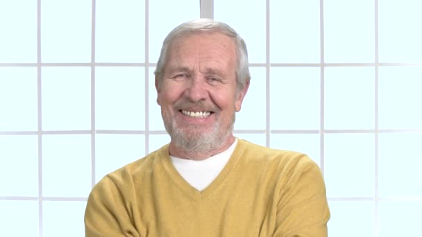 Retrato de anciano sonriente . — Vídeos de Stock