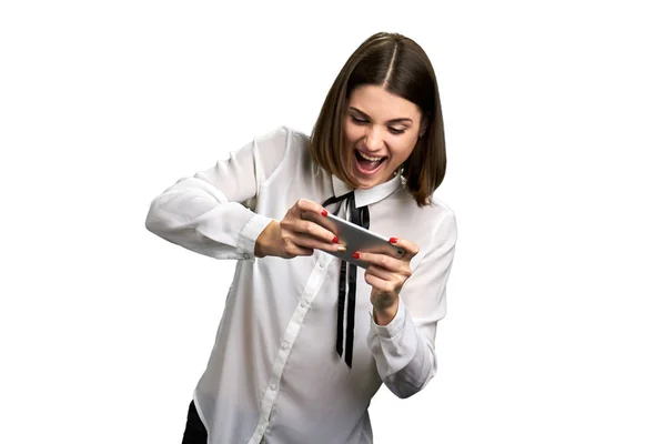 Funny business woman playing on smartphone. — Stock Photo, Image