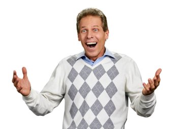 Mutlu şaşırmış adam elleriyle işaret.