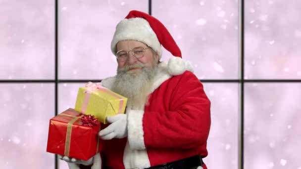 Viejo feliz Santa dando pulgar hacia arriba . — Vídeos de Stock