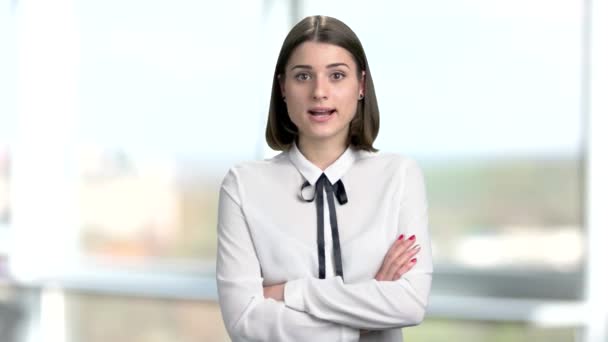 Portrait de jeune femme d'affaires en colère . — Video