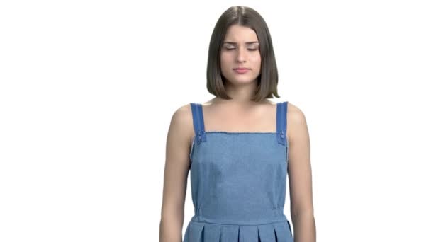 Porträt einer jungen Frau mit Migräne. — Stockvideo