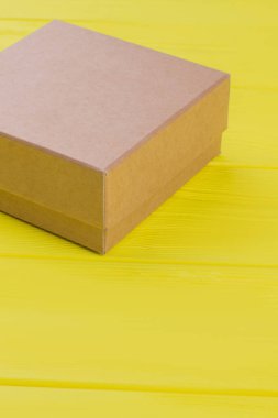 karton kutu kapalı.