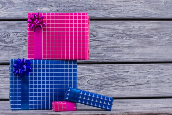 Scatole regalo festive con spazio di copia . — Foto Stock