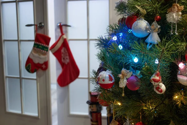 세련 된 크리스마스 트리 장식. — 스톡 사진