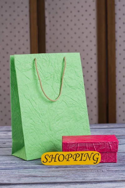 Бумажная сумка и подарочная коробка . — стоковое фото