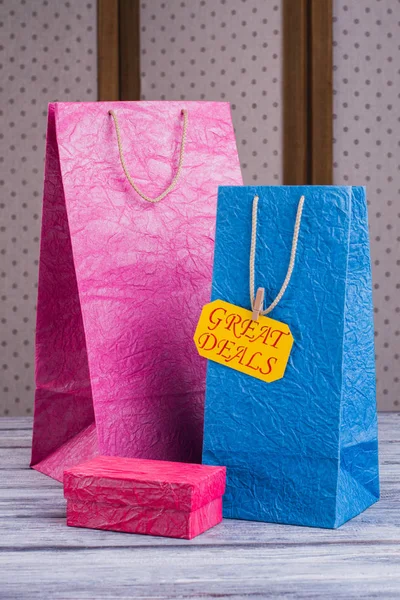 Красочные сумки и подарочные коробки . — стоковое фото