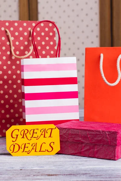 Bolsas de compras coloridas con impresión . — Foto de Stock