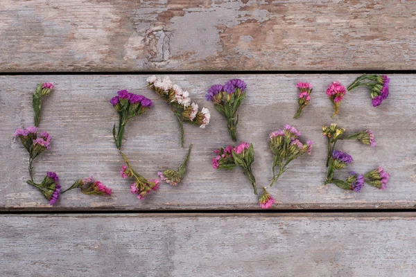 Szerelem szó lelleg Sóvirág virágok. — Stock Fotó