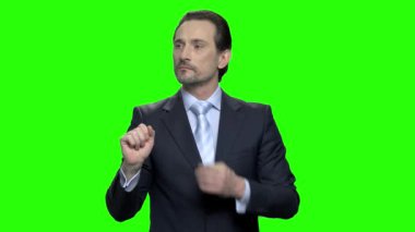 Sanal ekran kullanarak iş adamı.