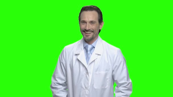 Feliz Médico Rir Retrato Homem Caucasiano Meia Idade Casaco Branco — Vídeo de Stock
