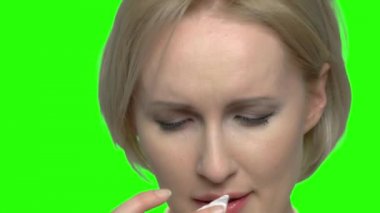 Sarışın kadının büyük ağladığını ifade hata gözyaşları.