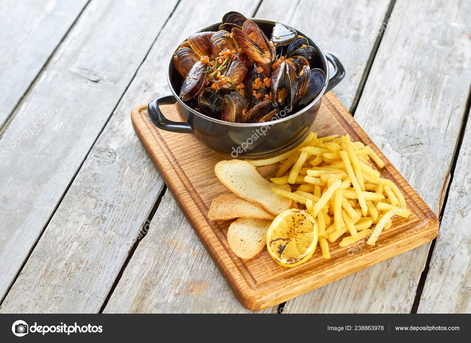Belgian mussels in white wine with tomatoes, croutons and French fries
