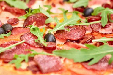 Makro görünümü üzerinde pizza malzemeleri.