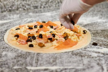 Siyah zeytin pizza için ekleme.