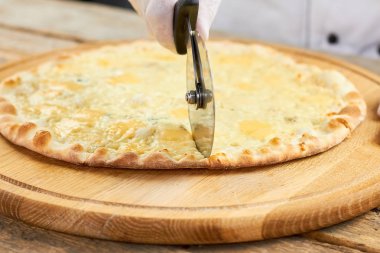 Tekerlek kesici ön görünümü kapatın.