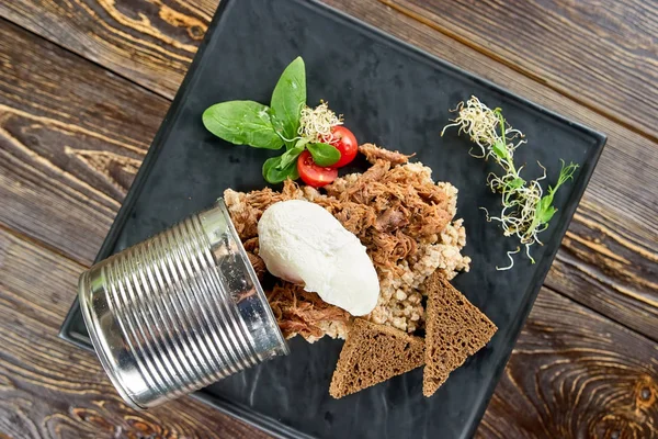 Devrilen yemek düşme ile olabilir.