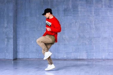 Yetenekli genç rapçi hareketi.