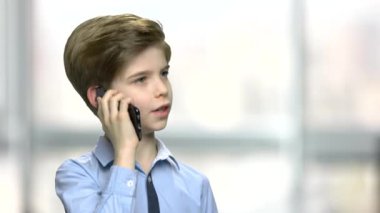 Küçük çocuk Evet kapatın.