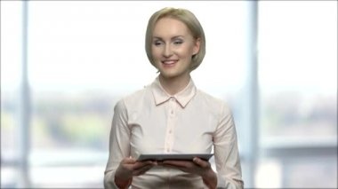 Kadın iş koç bir konferans verdi.