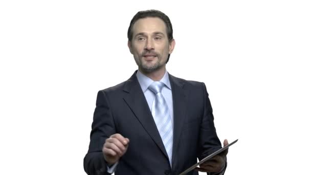 Porträtt av business högtalare med pc tablet. — Stockvideo