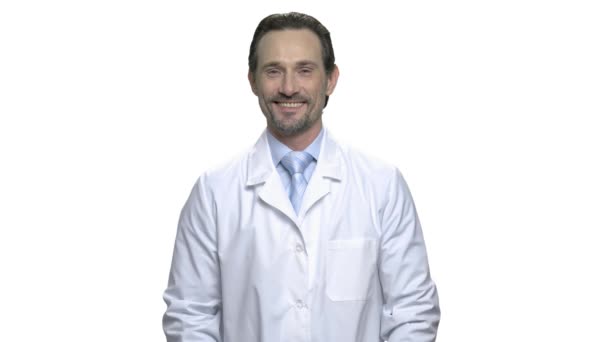 Smart man in white coat showing thumb up. — Stock Video