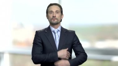 Ayna önce akıllı zengin işadamı preens.