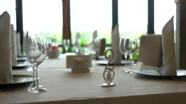 Restoranda boş bardaklar..
