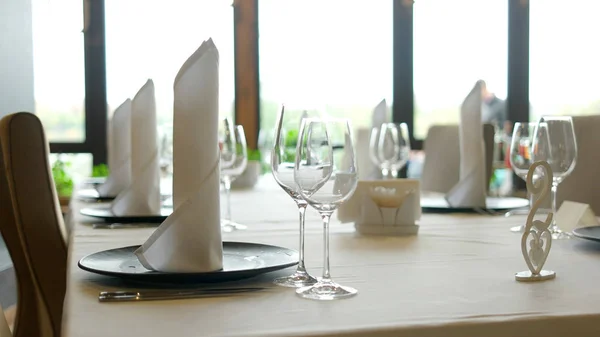 Table set in restaurant. — Stock Photo, Image