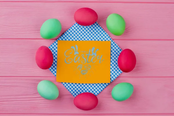 Cartão de Páscoa feliz e ovos . — Fotografia de Stock
