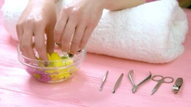 Aroma banyo, ağır çekim elinde.