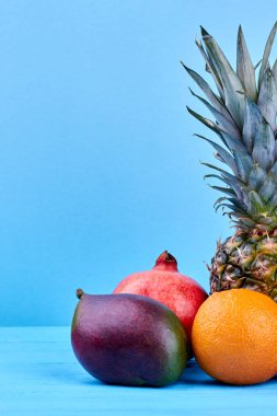 Olgun egzotik meyve ve kopya alanı.