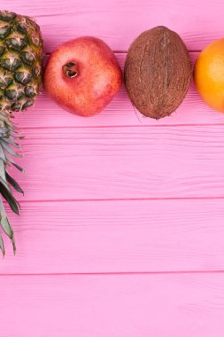 Olgun tropikal meyve ve kopya alanı.