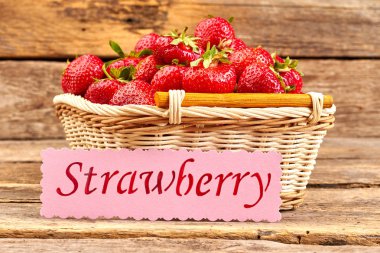 Ahşap arka plan üzerinde taze çilek kompozisyon.