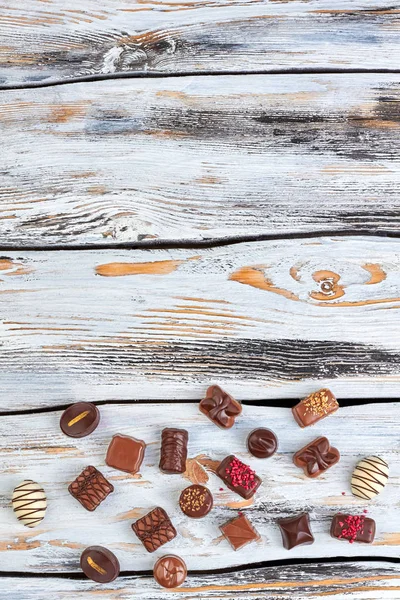 Conjunto de doces de chocolate e espaço de cópia . — Fotografia de Stock