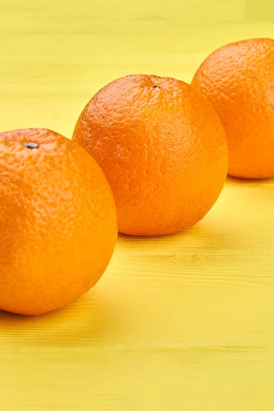 Három narancs és másol hely. — Stock Fotó