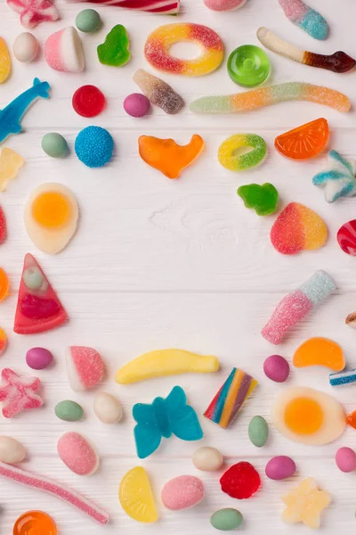 Moldura de doces coloridos com espaço de texto . — Fotografia de Stock