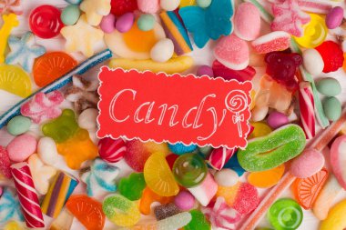 çeşitli renkli şekerler çok renkli arka plan yaptı.