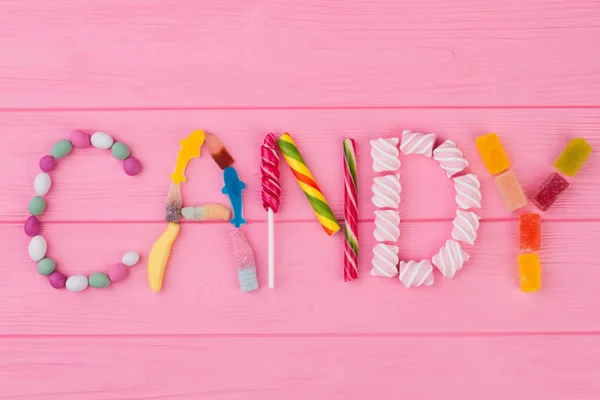 Candy szó készült színes cukorkák. — Stock Fotó