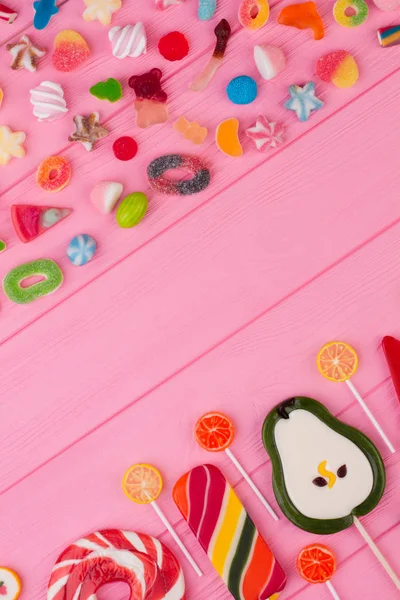 Sweets and candy creative lay out. — Stock Photo, Image