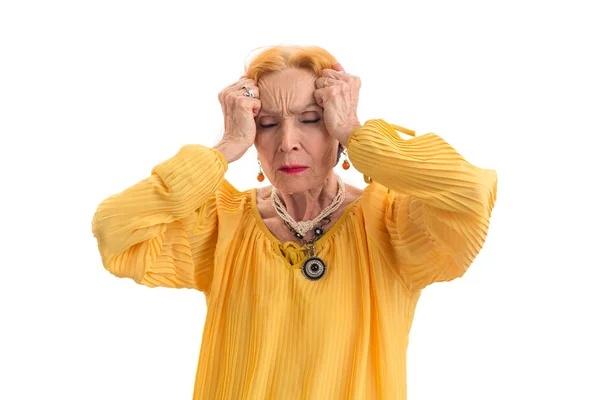Senior mulher segurando a cabeça . — Fotografia de Stock