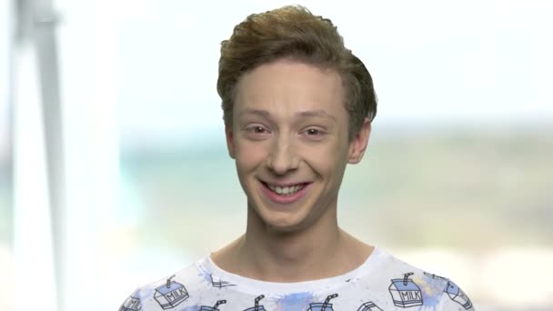 Close up happy face of teenage boy. — Stock videók