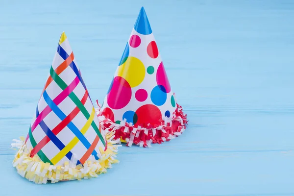 Dois chapéus de festa com espaço de cópia . — Fotografia de Stock